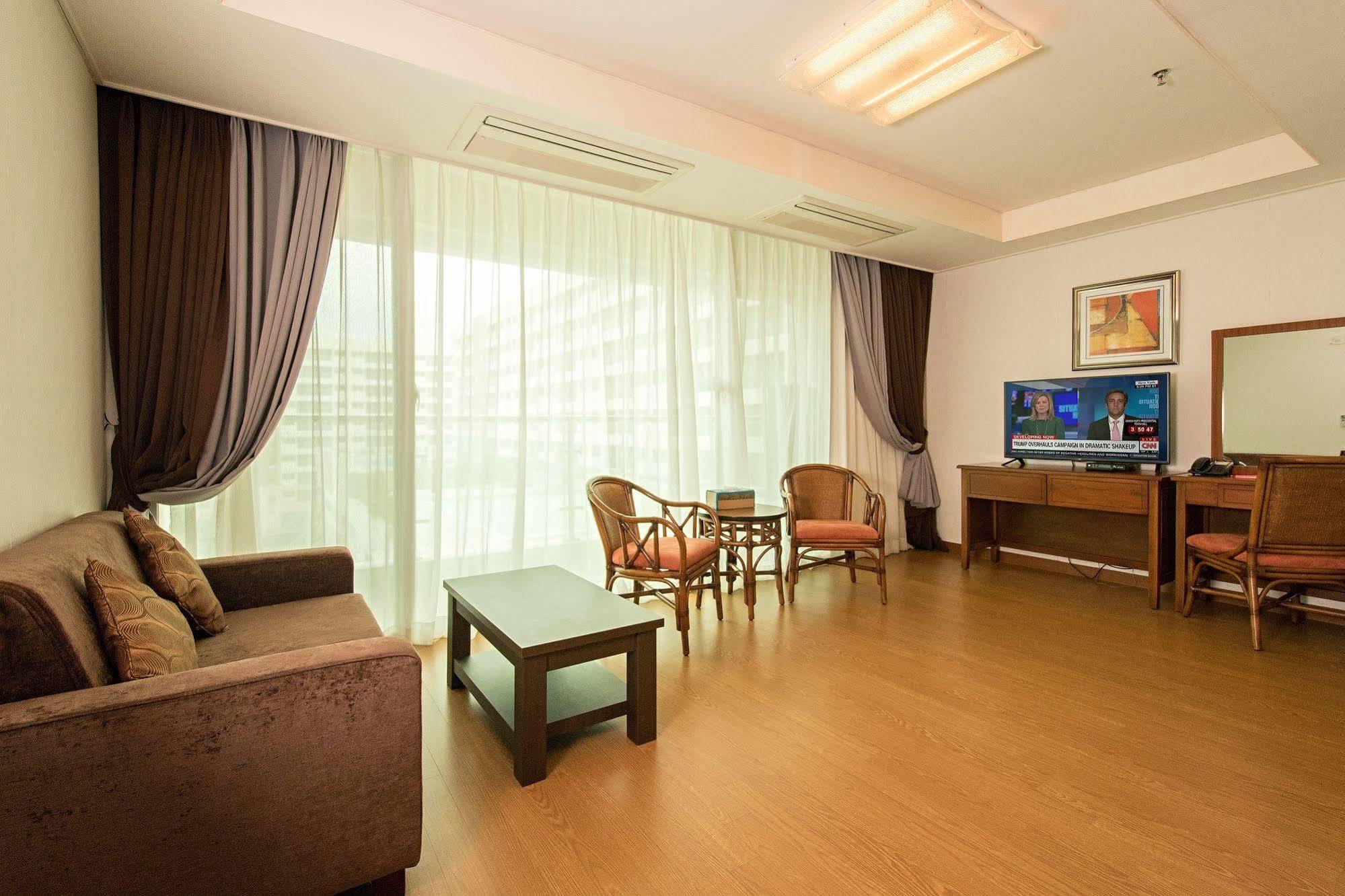 Xenia Hotel Clark Clark Field Extérieur photo
